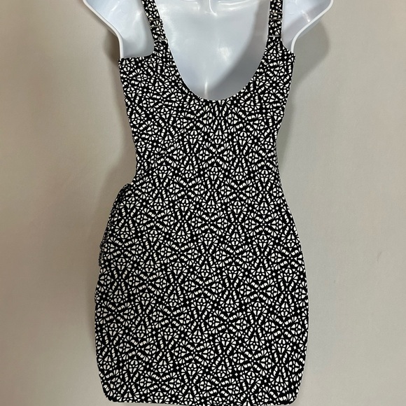 L.L. Bean Black and White One Piece Swim Dress. Size 8. - Picture 5 of 8